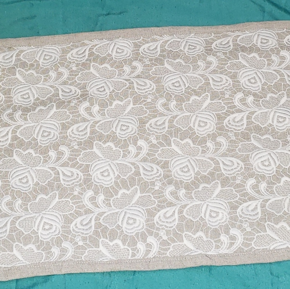 Table runner approx 50×14